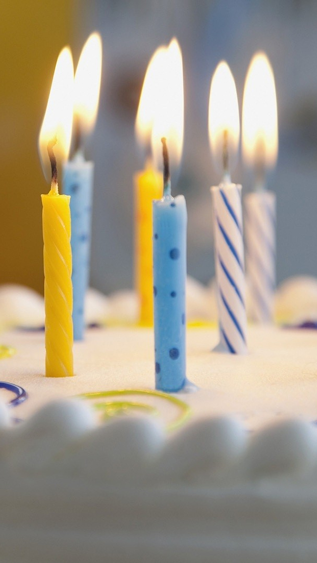 Candles on Birthday Cake iPhone 5 Wallpaper