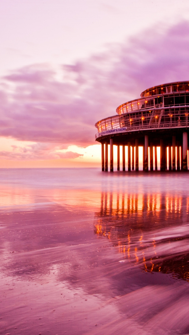 Sea Restaurant and Casino iPhone 5 Wallpaper