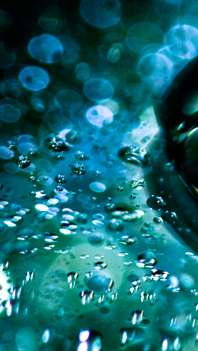 green drop macro iPhone 5 Wallpaper