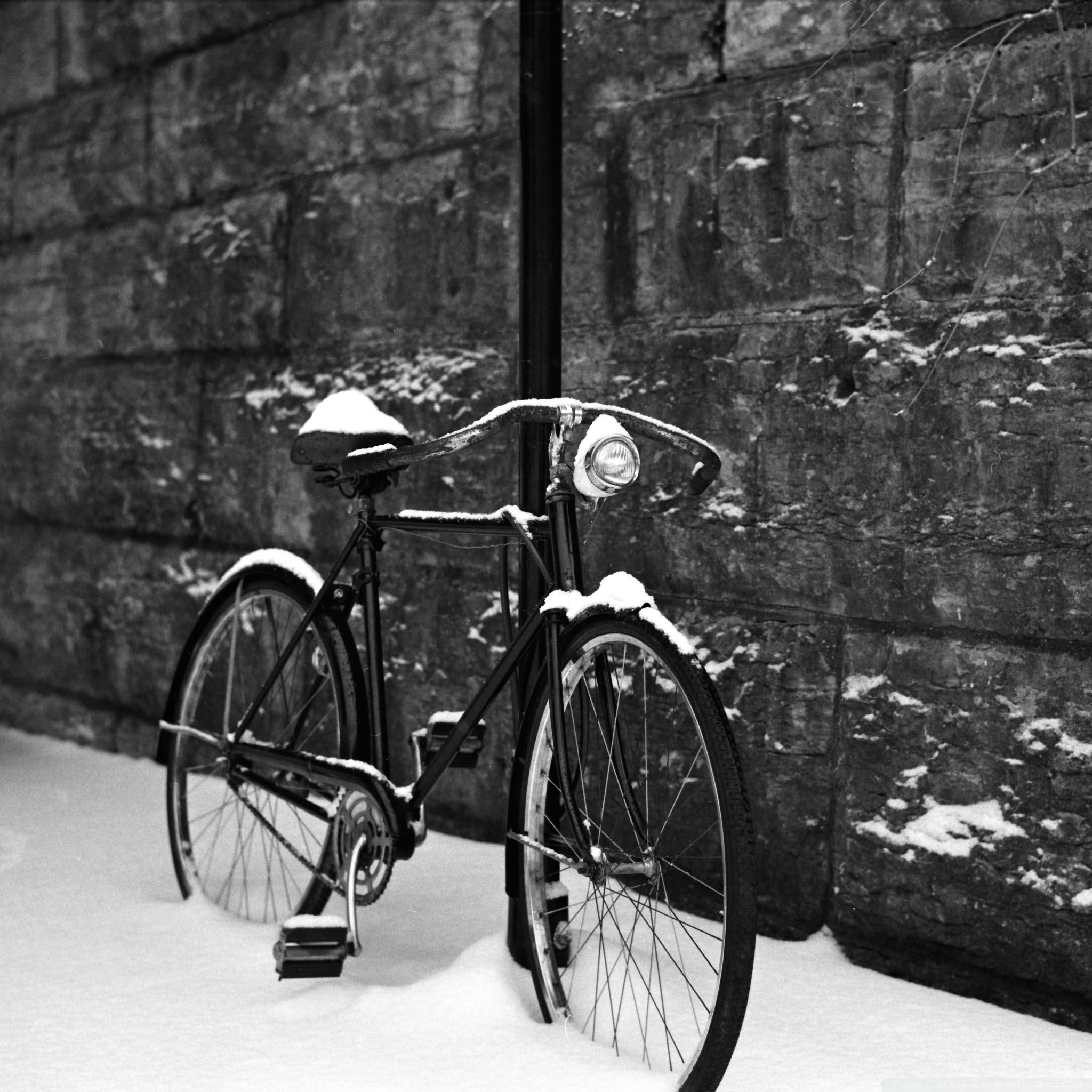 Bicycle-in-Snow-ipad-air-wallpaper-ilikewallpaper_com.jpg